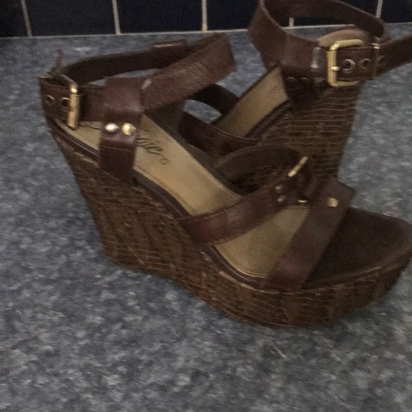 Fergie wedges - Picture 3 of 3